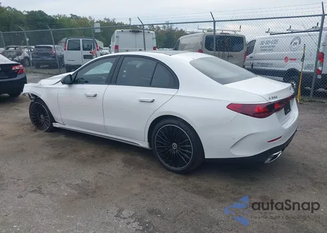 2024 Mercedes-Benz E 350 z USA, uszkodzony, nr VIN W1KLF4HB7RA010000